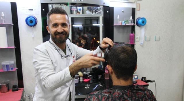 Müşterileriyle tersten konuşuyor