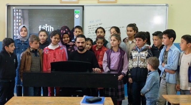 Öğretmenler Günü'nde 'Pes Etmeyen Kahramanlar' unutulmadı Öğretmenler Günü'nde 'Pes Etmeyen Kahramanlar' unutulmadı
