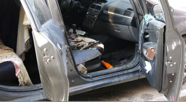 Pendik’te bir şahıs park halindeki otomobili kundakladı