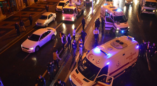 Polisleri taşıyan minibüs kaza yaptı: 3 yaralı