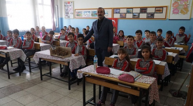 Serabral Palsi hastası öğrenciden öğretmenine anlamlı hediye