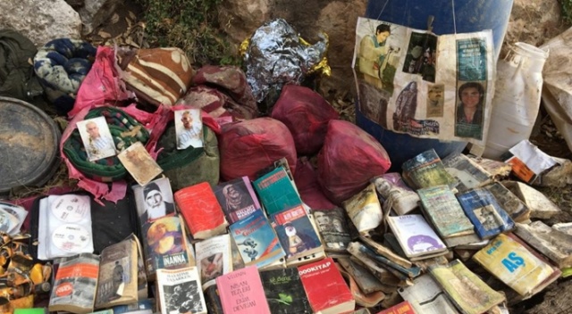 Siirt’te teröristlere ait mühimmat ve yaşam malzemesi ele geçirildi Siirt’te teröristlere ait mühimmat ve yaşam malzemesi ele geçirildi