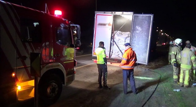 Silivri’de kepek yüklü tırın lastikleri alev aldı