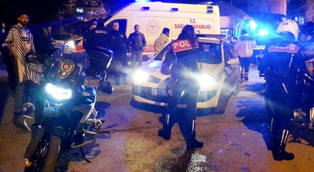 Şüpheli aracı kovalayan polis motosikleti kaza yaptı: 2 polis yaralı Şüpheli aracı kovalayan polis motosikleti kaza yaptı: 2 polis yaralı