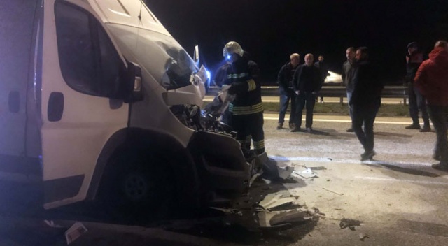 Tankere çarpan kamyonet sürücüsü hayatını kaybetti