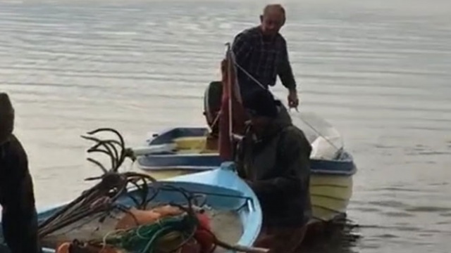 Teknesiyle gölde kaybolan doktoru balıkçılar buldu