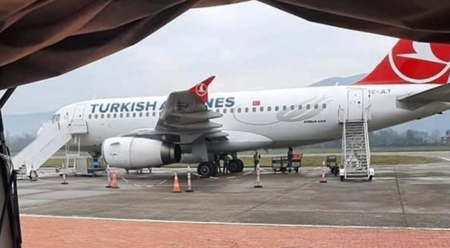 THY uçağının lastiğindeki arıza uçuşu iptal ettirdi THY uçağının lastiğindeki arıza uçuşu iptal ettirdi