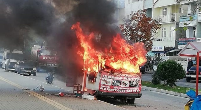 Tüpü patlayan köfte karavanı alev alev yandı