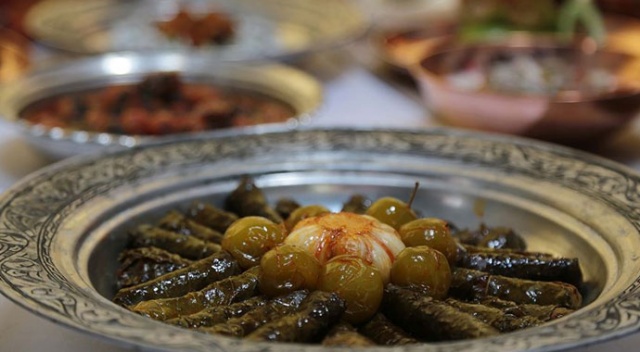 Turistler 9 ayda 5,1 milyar dolarlık yemek yedi Turistler 9 ayda 5,1 milyar dolarlık yemek yedi
