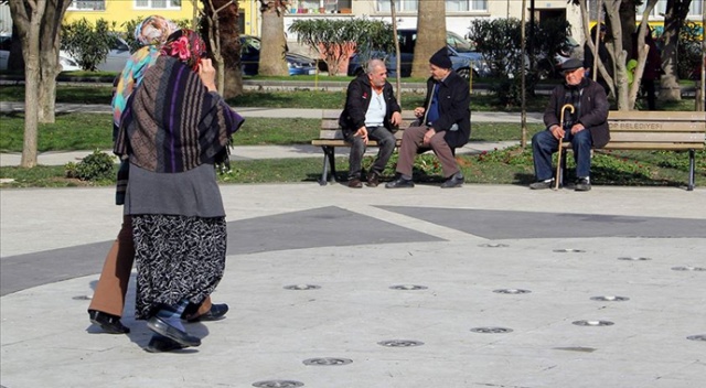 Türkiye 'yaş'landı! 65 yaş ve üzeri nüfusun oranı ilk kez yüzde 10'a ulaştı Türkiye 'yaş'landı! 65 yaş ve üzeri nüfusun oranı ilk kez yüzde 10'a ulaştı