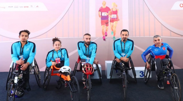 Vodafone 41. İstanbul Maratonu'nda ipi Bağcılarlı atletler göğüsledi Vodafone 41. İstanbul Maratonu'nda ipi Bağcılarlı atletler göğüsledi
