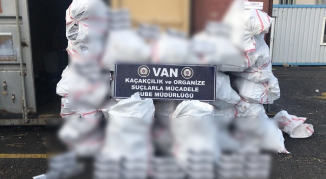 23 operasyonda 189 bin paket kaçak sigara ele geçirildi 23 operasyonda 189 bin paket kaçak sigara ele geçirildi
