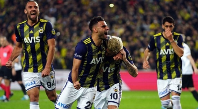 4 gollü dev derbinin kazananı Fenerbahçe oldu 4 gollü dev derbinin kazananı Fenerbahçe oldu