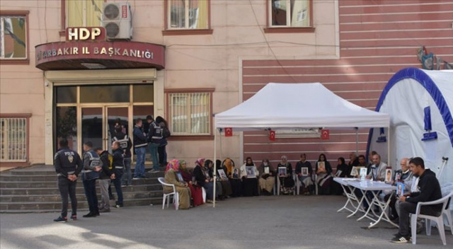 Ailesini 'evlat nöbeti'nde gören terör örgütü mensupları PKK'dan kaçmak istiyor