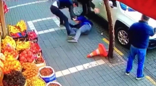 Akrabaların bıçaklı kavgasında kan aktı: 2 yaralı