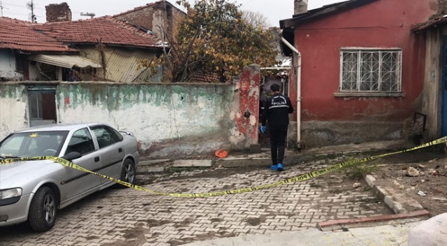 Alacak verecek meselesi kanlı bitti! Kadını göğsünden bıçakladı