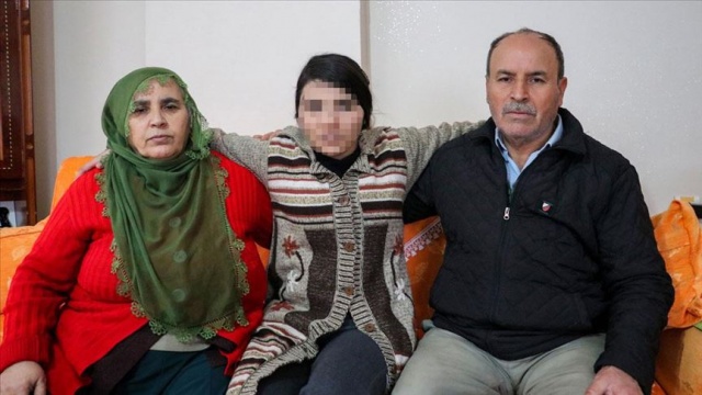 Annesinin oturma eylemi sayesinde sıcak yuvasına kavuştu Annesinin oturma eylemi sayesinde sıcak yuvasına kavuştu