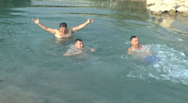 Aralık ayında hava sıcaklığı 18 dereceyi buldu, vatandaşlar denize girdi! Aralık ayında hava sıcaklığı 18 dereceyi buldu, vatandaşlar denize girdi!