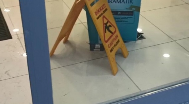 Banka soyguncusunun patlatmakla tehdit ettiği bomba sahte çıktı Banka soyguncusunun patlatmakla tehdit ettiği bomba sahte çıktı
