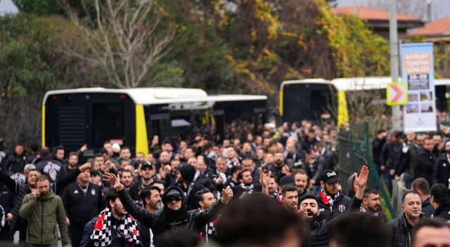 Beşiktaş taraftarları stada geldi Beşiktaş taraftarları stada geldi