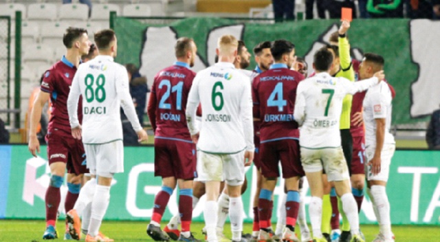 Bir Süper Lig klasiği, yeni yıl öncesi 12 yabancı oyuncu cezalı Bir Süper Lig klasiği, yeni yıl öncesi 12 yabancı oyuncu cezalı