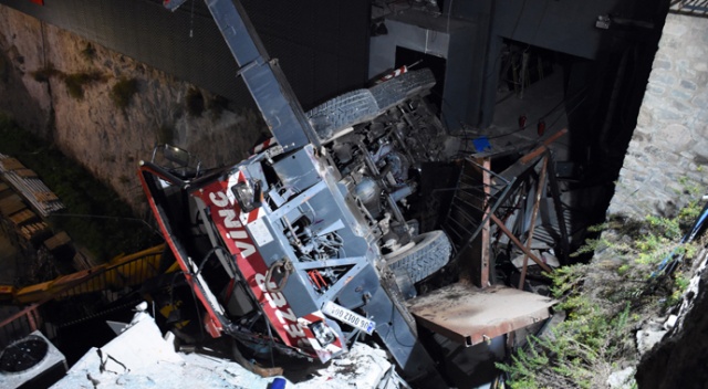 Bodrum’da yılbaşı süslemesi yapan vinç devrildi: 1 ölü, 3 yaralı