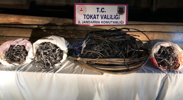 Çalınan 8 telefon direği köyden çıktı Çalınan 8 telefon direği köyden çıktı