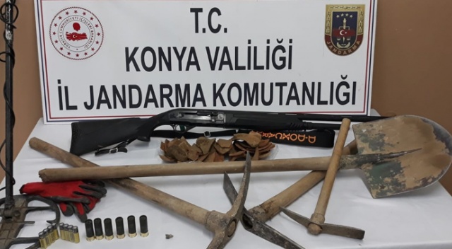 Define ararken jandarmaya yakalandılar