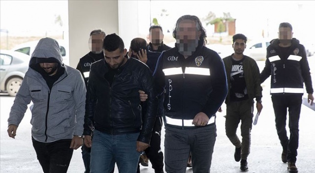 Edirne'den Yunanistan'a kaçmaya çalışan 5 FETÖ şüphelisi yakalandı Edirne'den Yunanistan'a kaçmaya çalışan 5 FETÖ şüphelisi yakalandı
