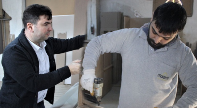El işçiliğiyle çocuk mobilyası üretip dünyaya satıyor