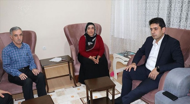 Eylem yapan annelerden biri daha evladına kavuştu Eylem yapan annelerden biri daha evladına kavuştu