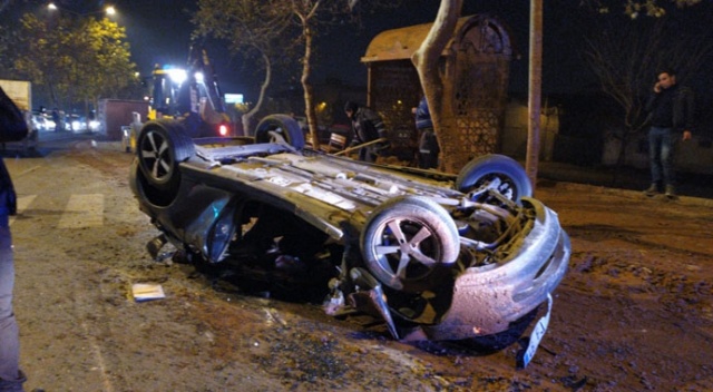 Freni boşalan kamyon otomobili ezdi: 2 yaralı Freni boşalan kamyon otomobili ezdi: 2 yaralı