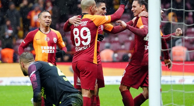 Galatasaray, Antalyaspor karşısında gol oldu yağdı Galatasaray, Antalyaspor karşısında gol oldu yağdı