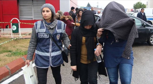 Gaziantep'te evlilik vaadiyle dolandırıcılık operasyonu: 25 gözaltı Gaziantep'te evlilik vaadiyle dolandırıcılık operasyonu: 25 gözaltı