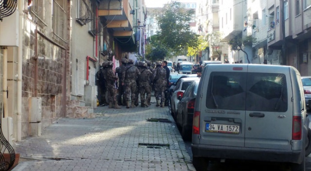 Gaziosmanpaşa’da cezaevi firarisi polise ateş açtı, annesini yaraladı