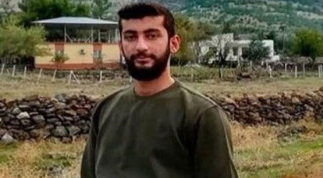 Hafif ticari araçla otomobil çarpıştı: 1 ölü, 3 yaralı Hafif ticari araçla otomobil çarpıştı: 1 ölü, 3 yaralı