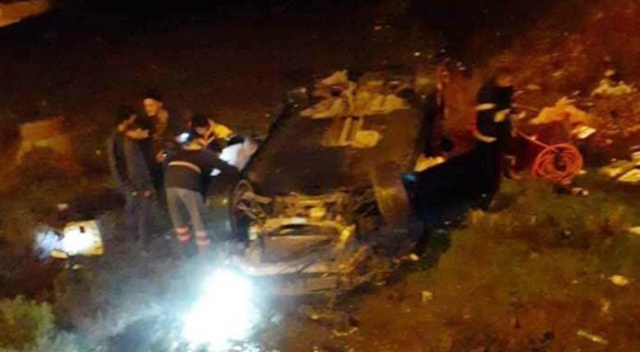 Hafif ticari araçla otomobil çarpıştı: 1 ölü, 3 yaralı