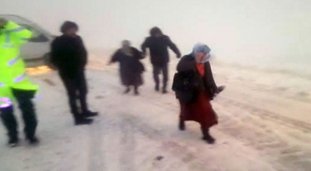 Hasta kurtarmaya giden sağlık ekibi tipi nedeniyle mahsur kaldı