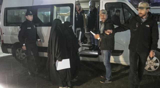 Hol Kampı'ndan kaçan DEAŞ'lı 7 kadın Hatay'da teslim oldu Hol Kampı'ndan kaçan DEAŞ'lı 7 kadın Hatay'da teslim oldu