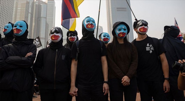 Hong Kong&#039;da protestocular Uygur Türklerine destek için toplandı