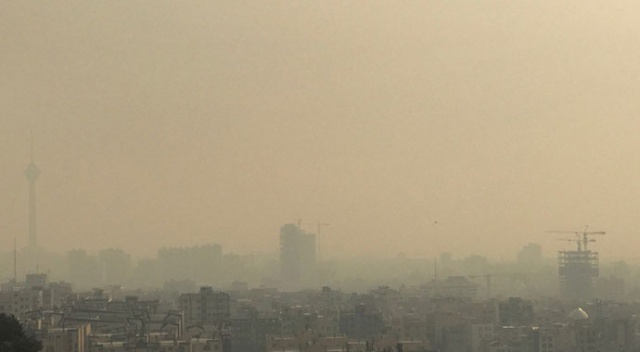 İran'da hava kirliliği nedeniyle eğitime 3 gün daha ara verildi İran'da hava kirliliği nedeniyle eğitime 3 gün daha ara verildi