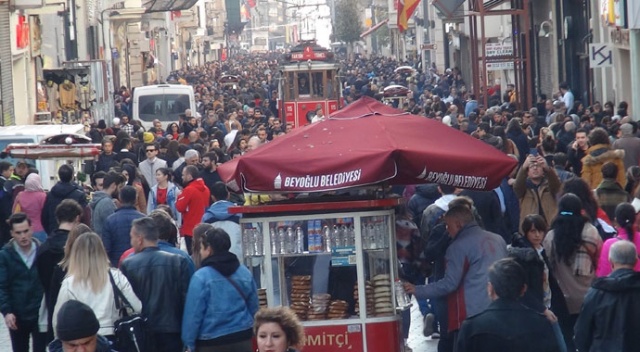 İstanbullular yazdan kalma günün keyfini çıkarttı