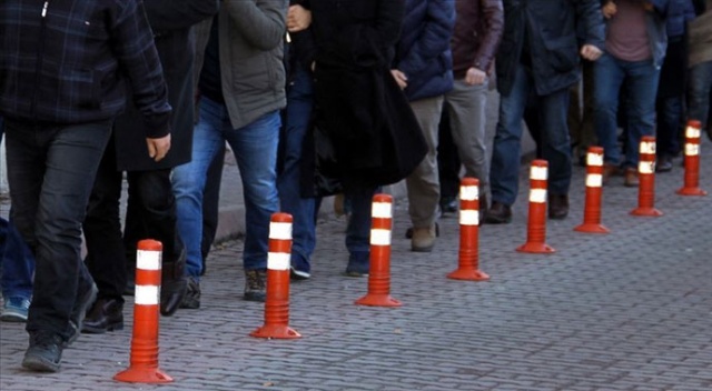 İzmir'de FETÖ'den aranan 55 kişi asayiş uygulamasında yakalandı İzmir'de FETÖ'den aranan 55 kişi asayiş uygulamasında yakalandı