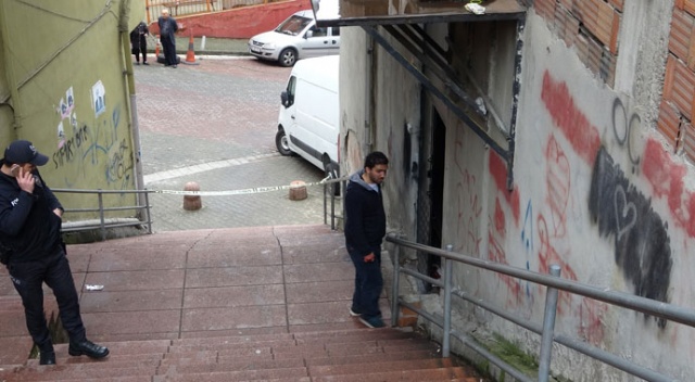 Kağıthane'de dehşet! Karısını vurup kaçtı, ölü bulundu Kağıthane'de dehşet! Karısını vurup kaçtı, ölü bulundu