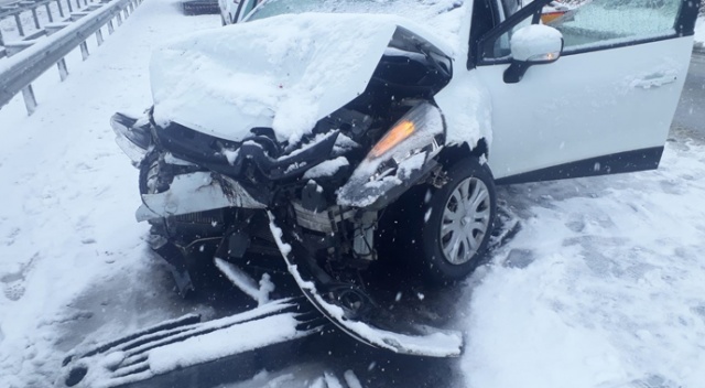 Kar yağışı zincirleme kazaları beraberinde getirdi