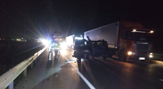 Karacabey'de trafik kazası: 2 ölü, 1 yaralı