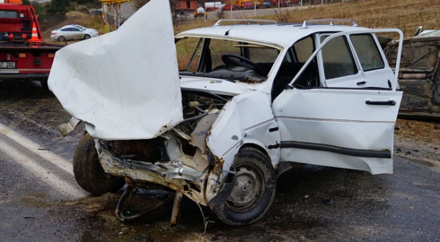Kastamonu’da iki otomobil çarpıştı: 1 ölü, 2 yaralı Kastamonu’da iki otomobil çarpıştı: 1 ölü, 2 yaralı
