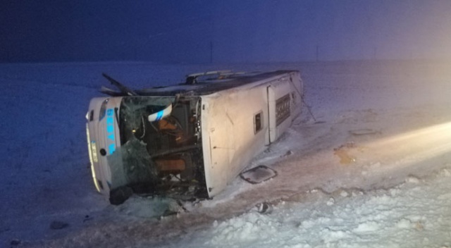Kayseri'de yolcu otobüsü devrildi: Çok sayıda yaralı var Kayseri'de yolcu otobüsü devrildi: Çok sayıda yaralı var