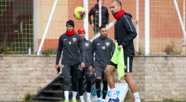 Kayserispor&#039;da iki kadro dışı!
