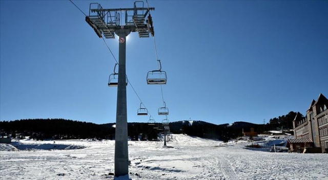 Kışın ilk ayında yeterli kar yağmaması turizmcileri üzdü Kışın ilk ayında yeterli kar yağmaması turizmcileri üzdü
